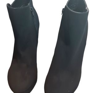 Women's 3 1/2 platform heel sued bootie